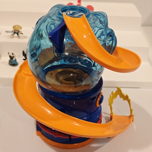 Squinkies Hot Wheels Shark Attack Tank Dispenser and Space Shuttle Set with Gi J - Picture 11 of 16